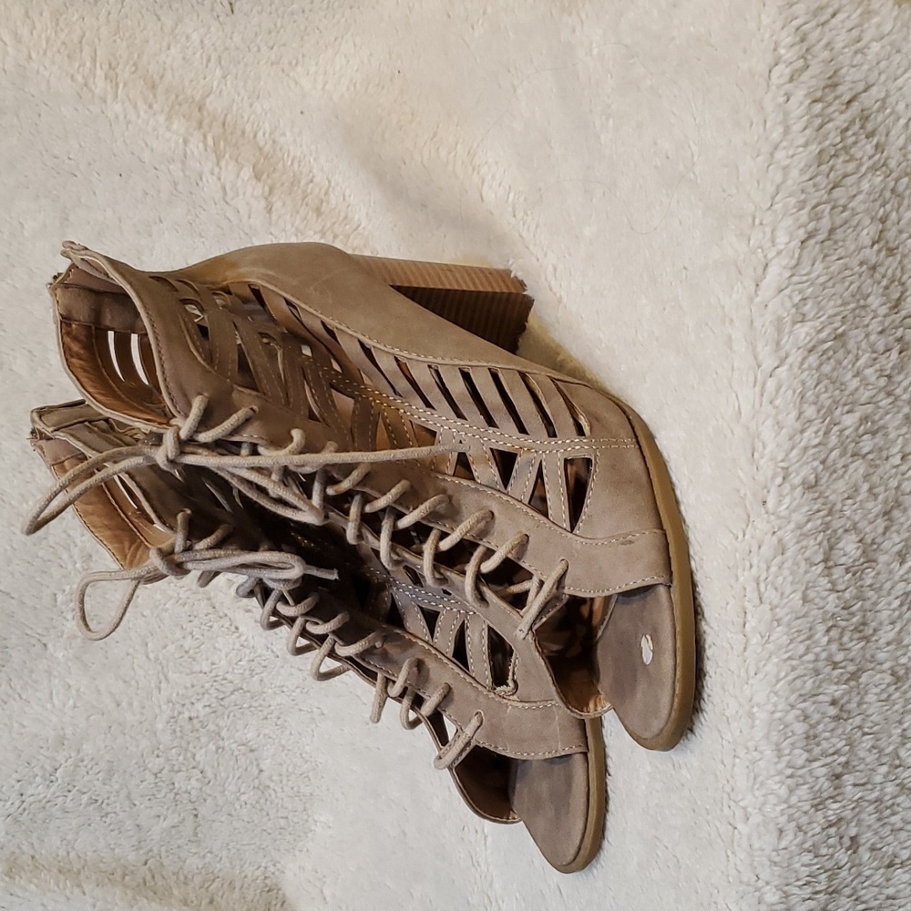 Report Elwa Heels SZ 8.5